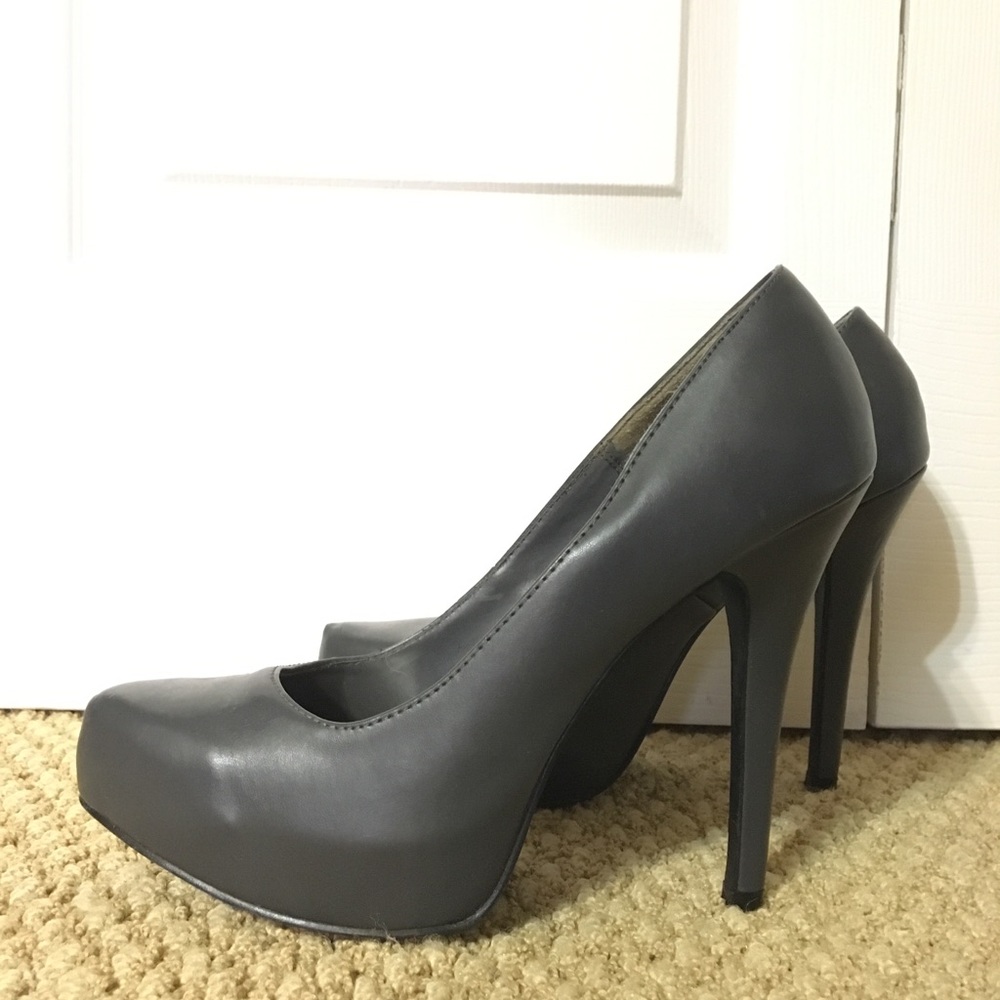 Qupid Gray Platform Heel